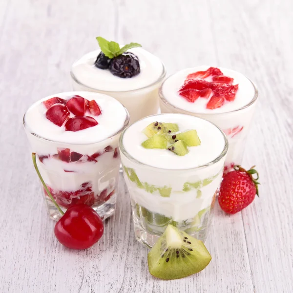 Fruits yogurt — Stock Photo, Image