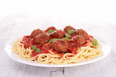 Köfteli ve parmesanlı spagetti.