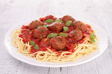 Köfteli ve parmesanlı spagetti.