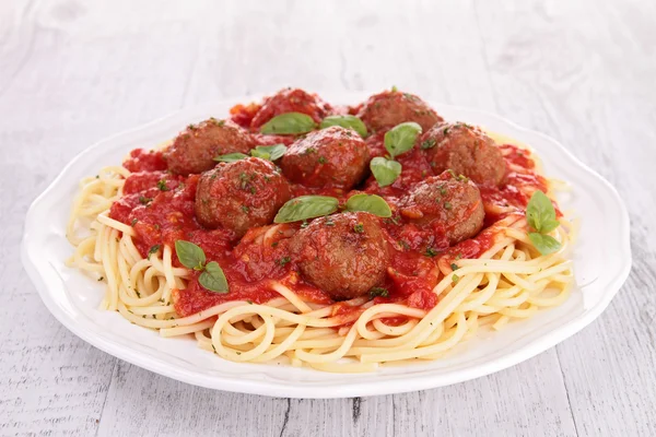 Spaghetti with meatballs and parmesan — Stock Photo, Image