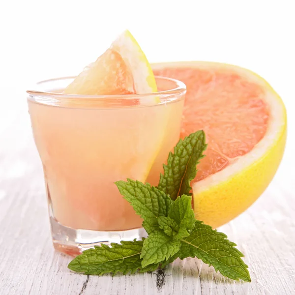 Грейпфрутовый коктейль — стоковое фото