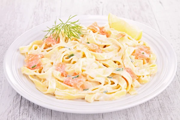 Pasta con salmón — Foto de Stock