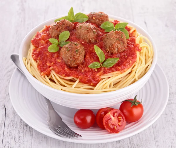 Esparguete, almôndegas e molho de tomate — Fotografia de Stock