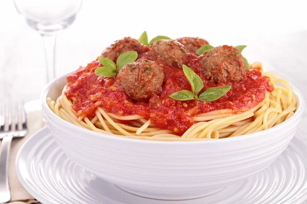 Спагетті з фрикаделькою і томатним соусом — стокове фото