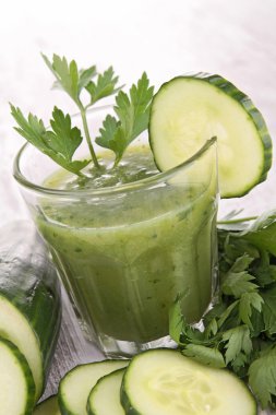 salatalık ve maydanoz suyu