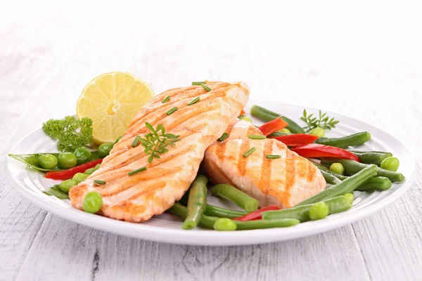 Grilled salmon with vegetable — Stock Photo, Image
