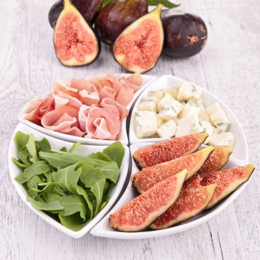 meze, incir, marul, jambon ve peynir