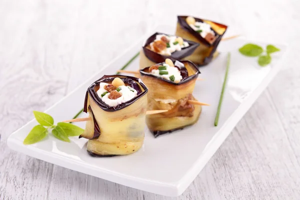 Melanzane arrotolate con formaggio — Foto Stock