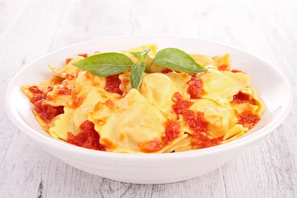 Ravioli and tomato sauce — Stock Photo, Image