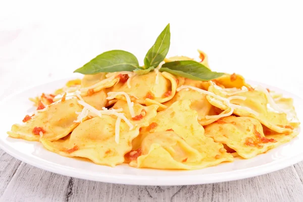 Ravioli and tomato sauce — Stock Photo, Image