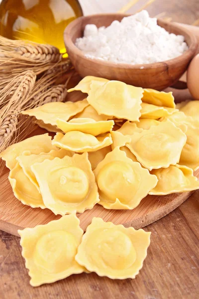 Raw ravioli — Stock Photo, Image