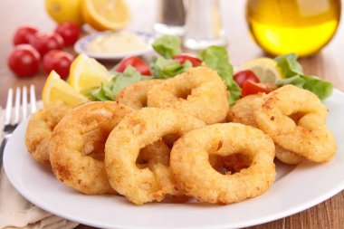 Fried calamari and salad