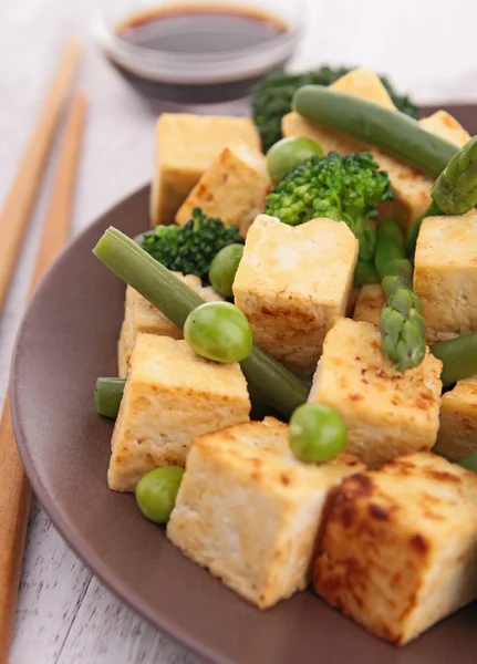 Tofu frit aux légumes — Photo