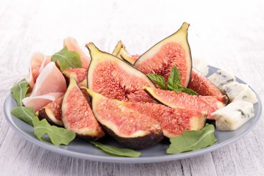 taze incir ve jambon salatası