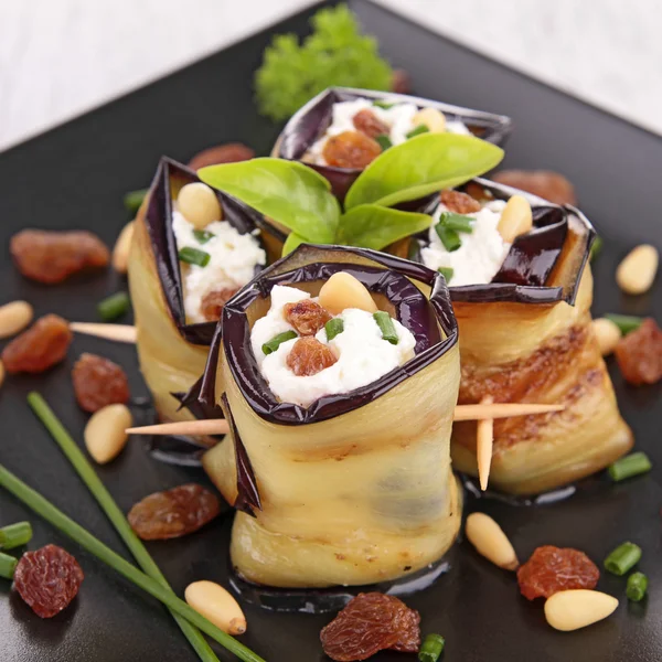 Melanzane arrotolate con formaggio — Foto Stock