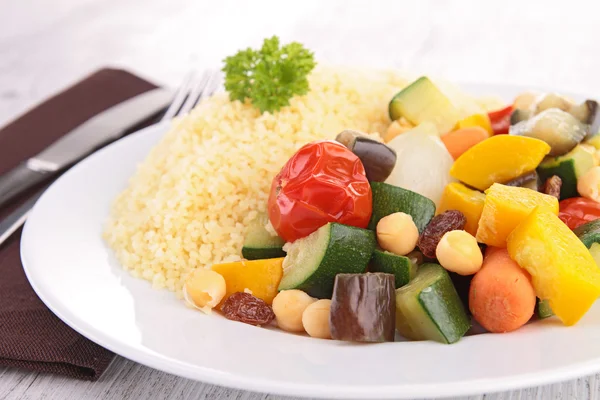 Couscous com legumes — Fotografia de Stock