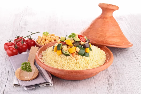 Tajine con cuscús vegetariano — Foto de Stock