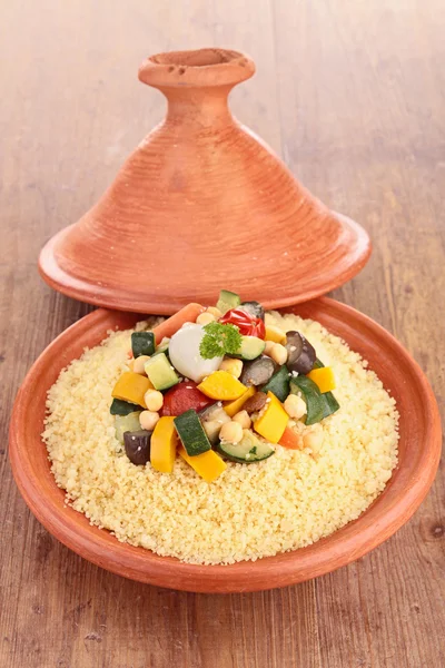 Tajine con couscous vegetariano — Foto Stock