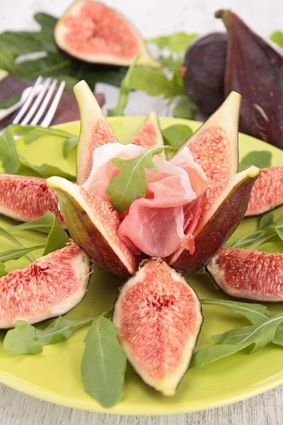 Fresh appetizer with fig and ham — Stock Photo, Image