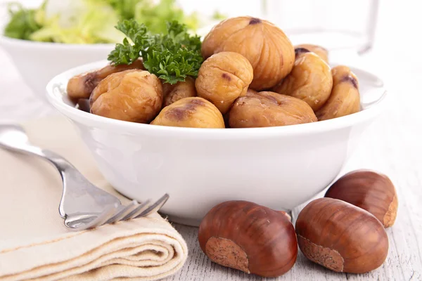Bowl of cooked chestnut — Stock Photo, Image