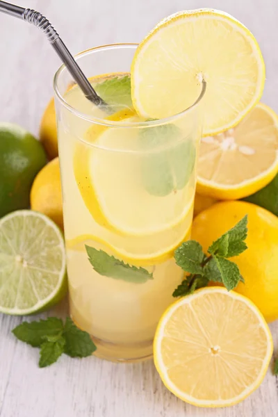 柠檬鸡尾酒 — 图库照片