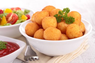 Patates beyazda izole edilmiş.