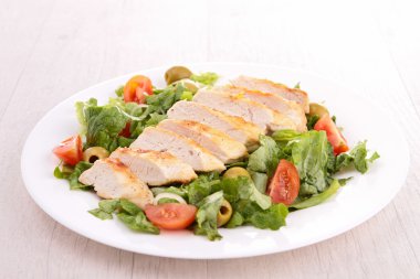 Tavuklu salata.