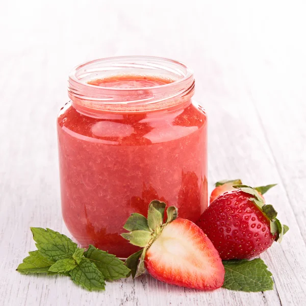 Baby food with strawberry — Stock Photo, Image