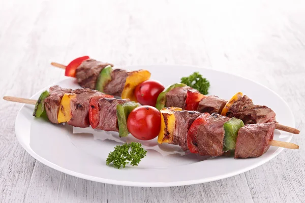 Assiette de kebab de boeuf — Photo