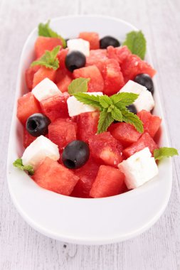 karpuz ve peynir meyve salatası