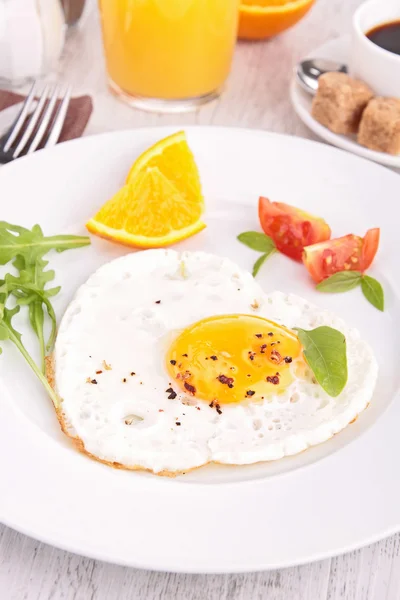 Egg heart, breakfast — Stock Photo, Image