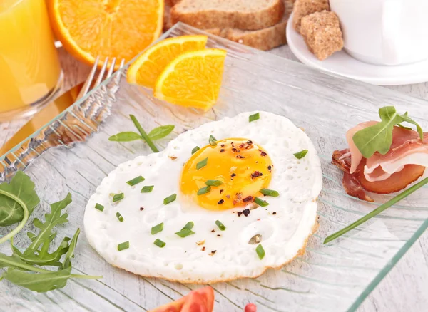 Ägg hjärta, frukost — Stockfoto