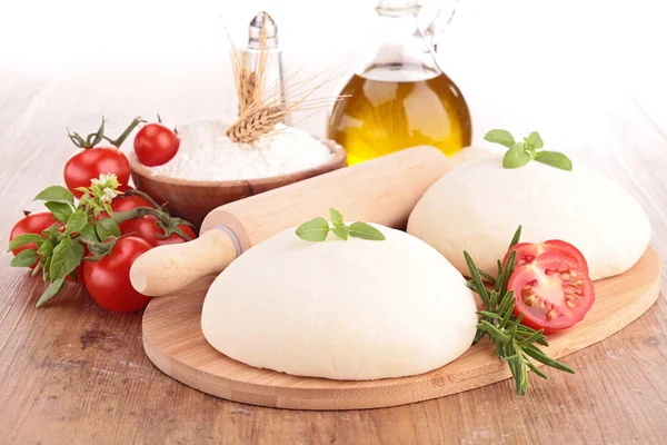 Tomato basil flour oil for homemade pizza — Stock Photo, Image