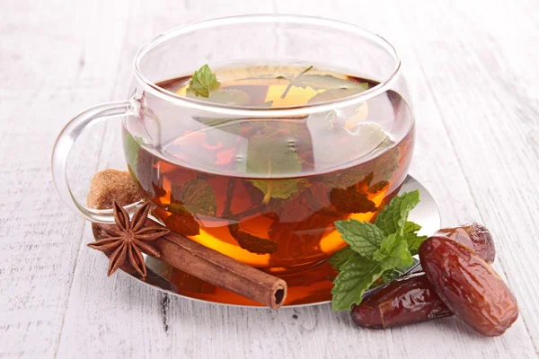 Mint tea and dates — Stock Photo, Image