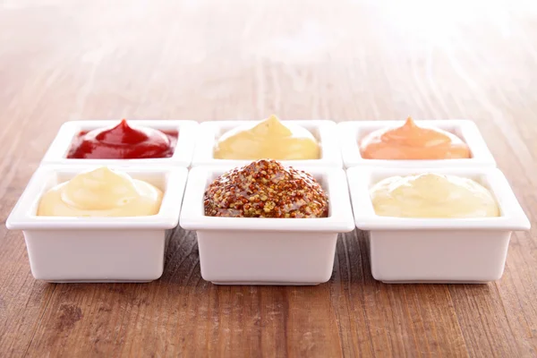 Mayonnaise, ketchup, moutarde et autres sauces — Photo