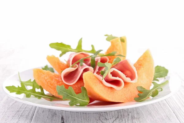 Melon z szynką prosciutto — Zdjęcie stockowe