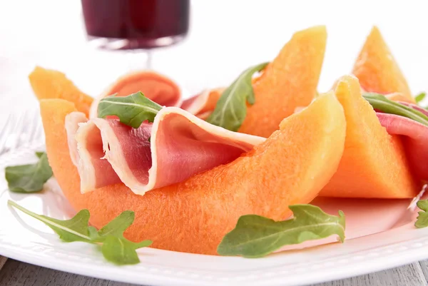 Meloen met prosciutto-ham — Stockfoto