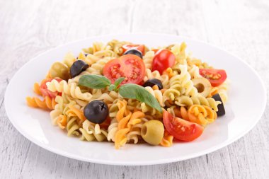 Makarna Salatası