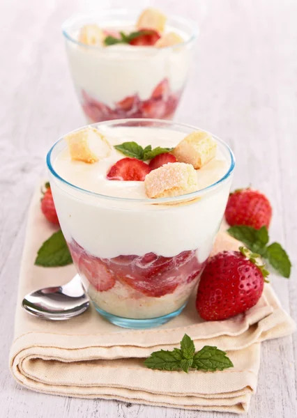 Strawberry tirumisu — Stock Photo, Image