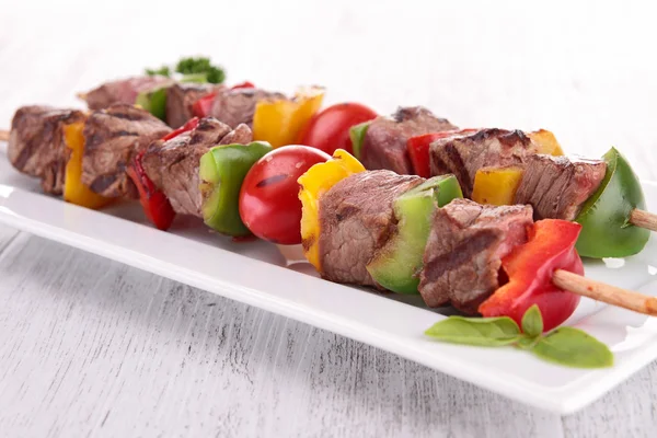 Pieces of meat with vegetables — Stockfoto