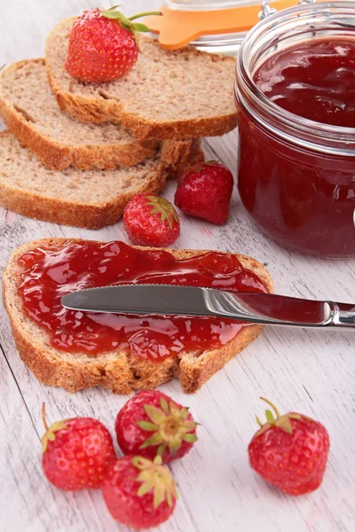 Ekmek ve Çilek Reçeli
