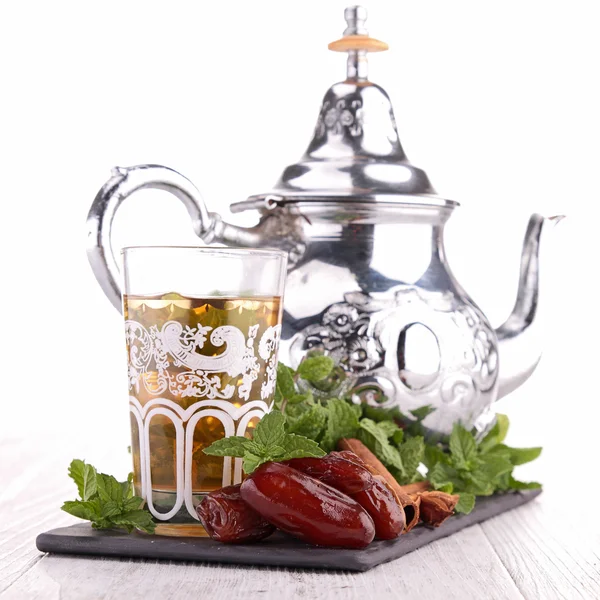Tea and dates — Stock Photo, Image