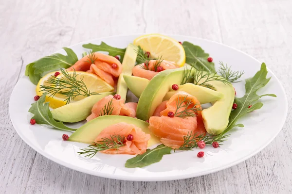 Gerookte zalm en avocado — Stockfoto