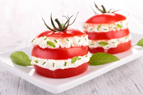 Tomato, cheese and basil — Stock Photo, Image