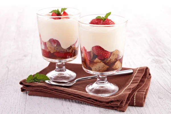 Strawberry tiramisu — Stock Photo, Image