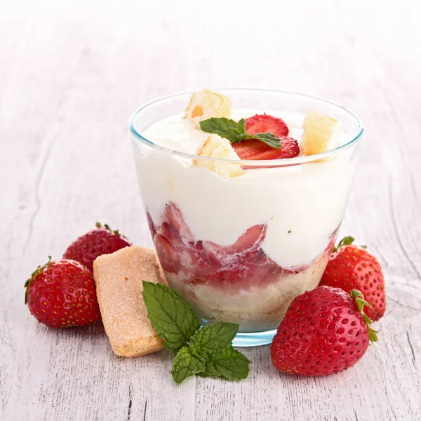 Strawberry tiramisu — Stock Photo, Image