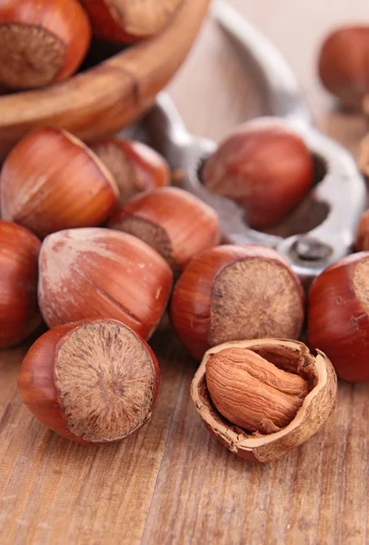 Skål med hasselnötter och Nötknäpparen — Stockfoto