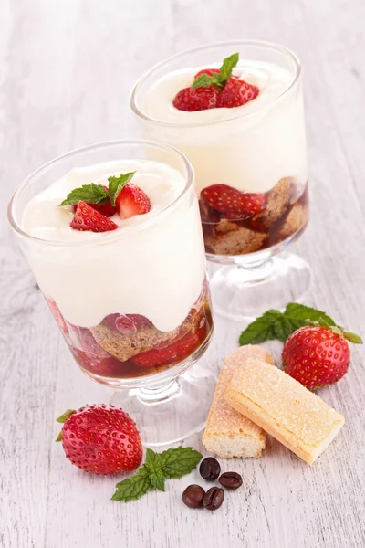 Strawberry tiramisu — Stock Photo, Image