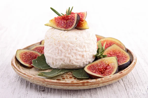 Fromage de chèvre aux figues — Photo