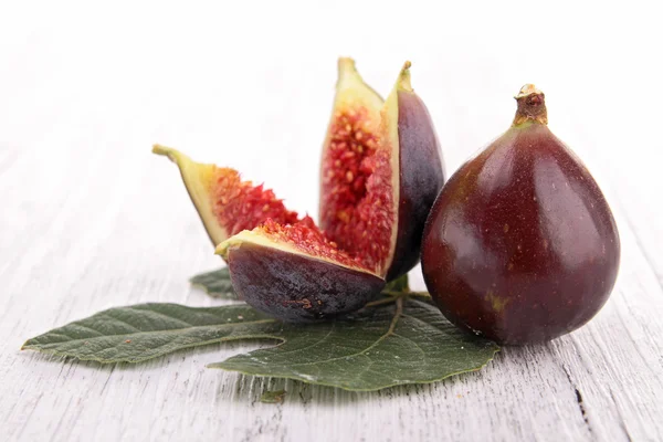 Fresh fig and leaf — Stock Photo, Image